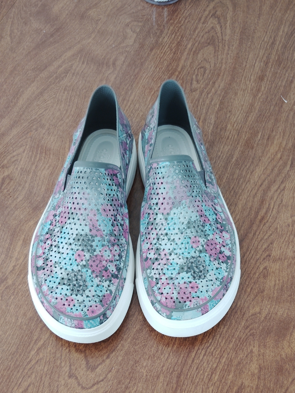 CROCS Citilane Floral Perforated Slip-On Mule in Pink and Blue